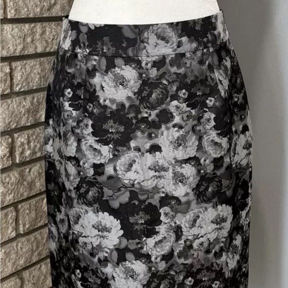 Nwt Banana Republic Monogram Floral Pencil Skirt Size 6 - Picture 2 of 6
